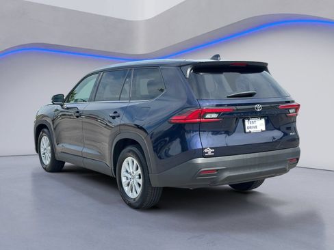 Used 2025 Toyota Grand Highlander FWD image 3
