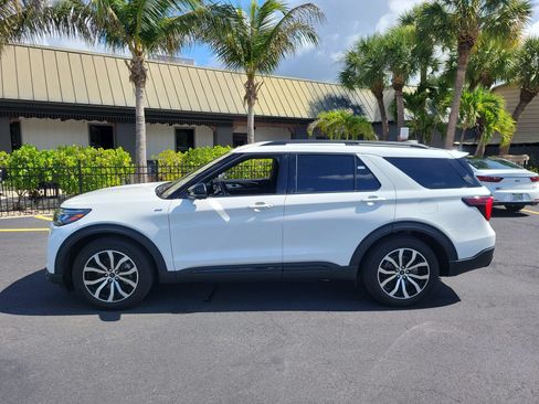 Used 2025 Ford Explorer ST-Line w/ Premium Package RWD image 9