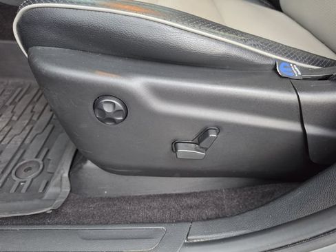 Used 2019 Jeep Grand Cherokee Laredo AWD/4WD image 31