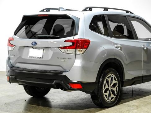 Used 2022 Subaru Forester Premium image 14