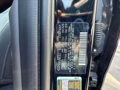 Used 2025 Hyundai Elantra SEL image 30