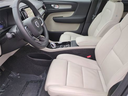 Used 2025 Volvo XC40 B5 Plus w/ Protection Package Premier image 16