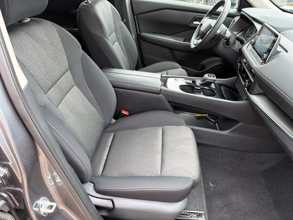 Used 2026 Nissan Rogue SV FWD image 13