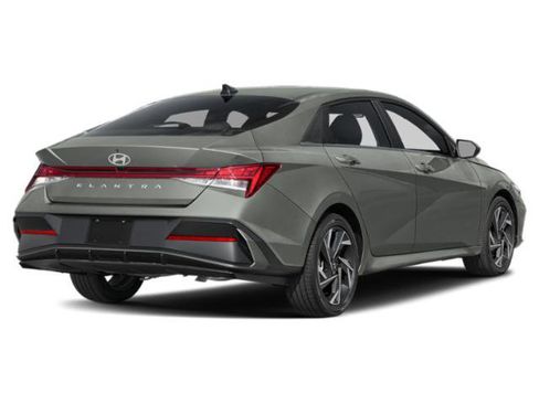 Used 2025 Hyundai Elantra SEL FWD image 2