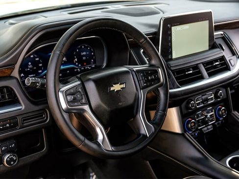 Used 2023 Chevrolet Suburban Premier image 12