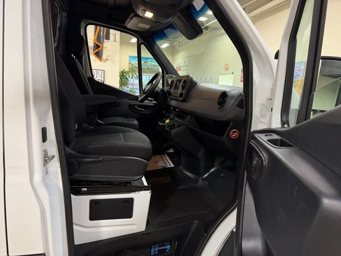 Used 2020 Mercedes-Benz Sprinter 2500 image 26