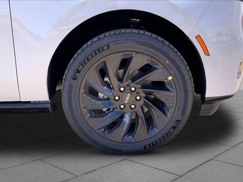 New 2026 Lincoln Navigator L Reserve AWD/4WD image 11