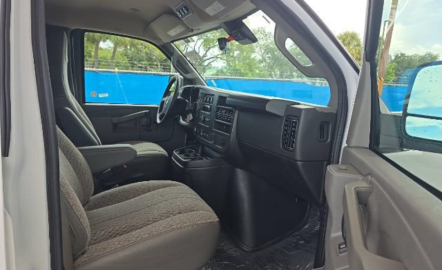 Used 2025 Chevrolet Express 3500 LT w/ LT Preferred Equipment Group RWD image 5