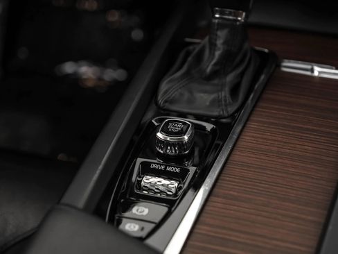 Used 2021 Volvo V60 T5 Momentum w/ Climate Package image 25