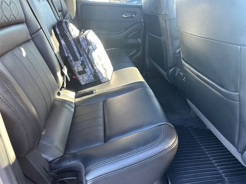 Used 2022 Nissan Frontier PRO-4X w/ Pro-4X Premium Package image 15