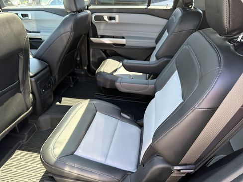 Used 2022 Ford Explorer XLT w/ Equipment Group 202A AWD/4WD image 24