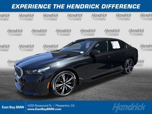 Used 2026 BMW 530i RWD image 1