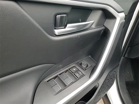Used 2025 Toyota RAV4 XLE image 10