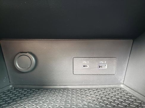 Certified 2025 Nissan Pathfinder SV image 33