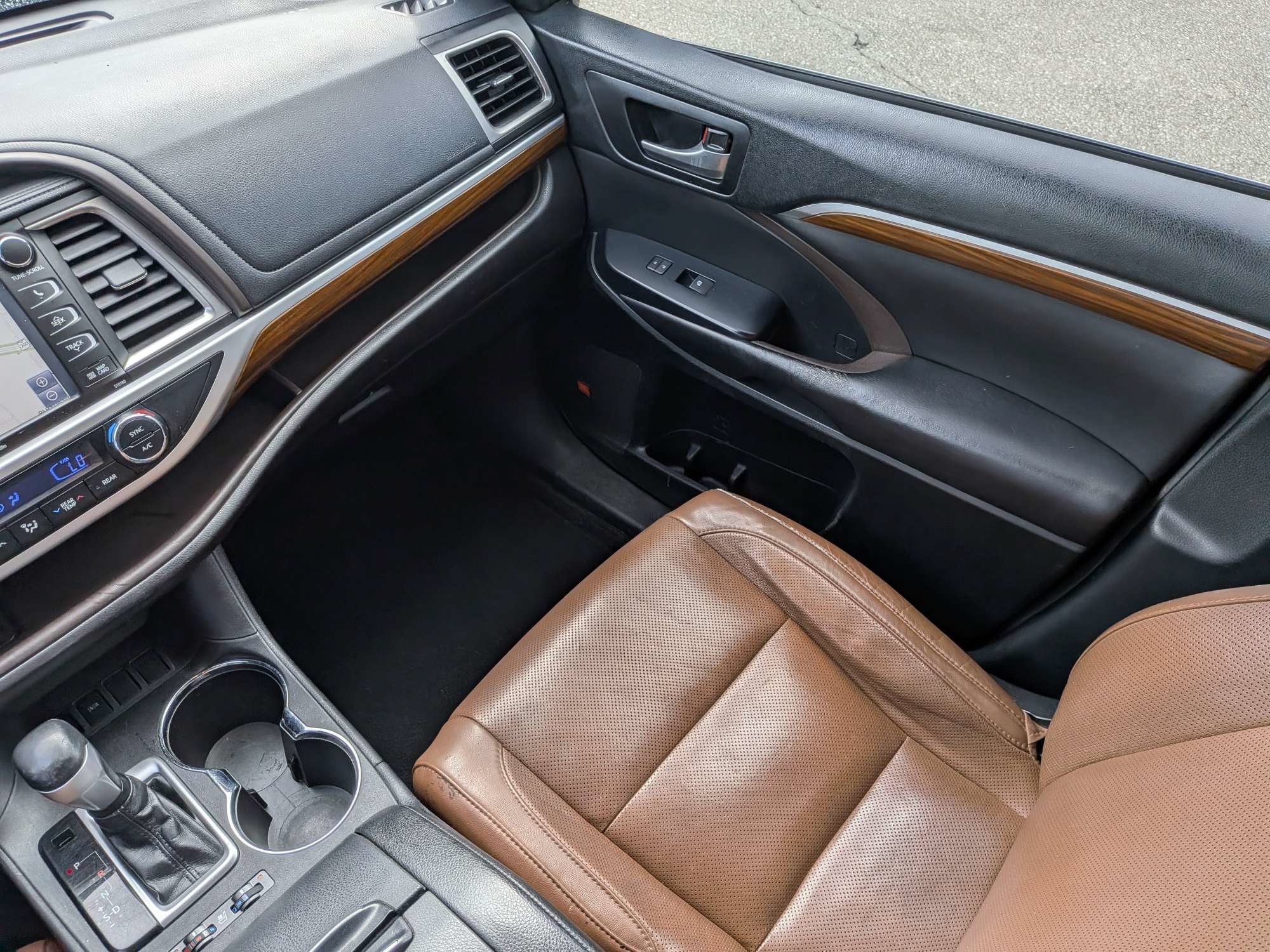 Used 2018 Toyota Highlander Limited Platinum FWD image 19