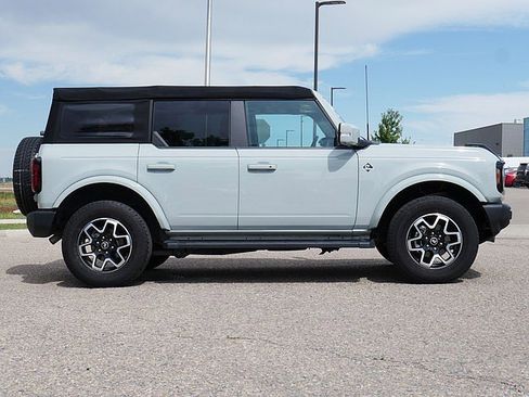 Used 2022 Ford Bronco Outer Banks image 6