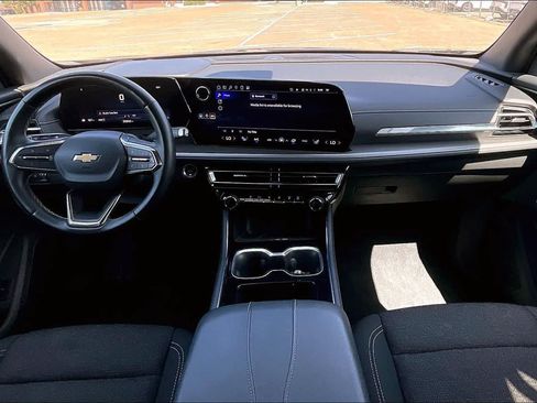 Used 2025 Chevrolet Traverse LT AWD/4WD image 8