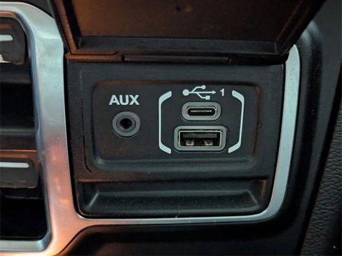 Used 2021 Jeep Gladiator Overland image 14