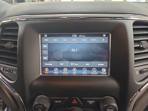 Used 2019 Jeep Grand Cherokee Laredo AWD/4WD image 20