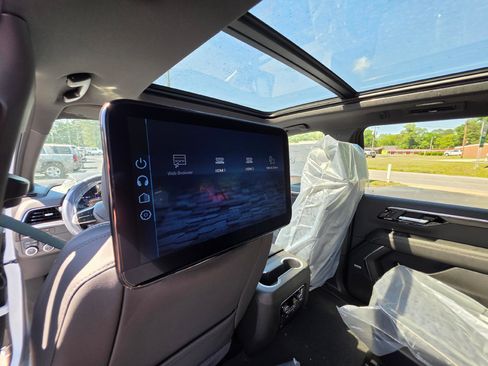New 2026 Chevrolet Suburban Premier AWD/4WD image 14
