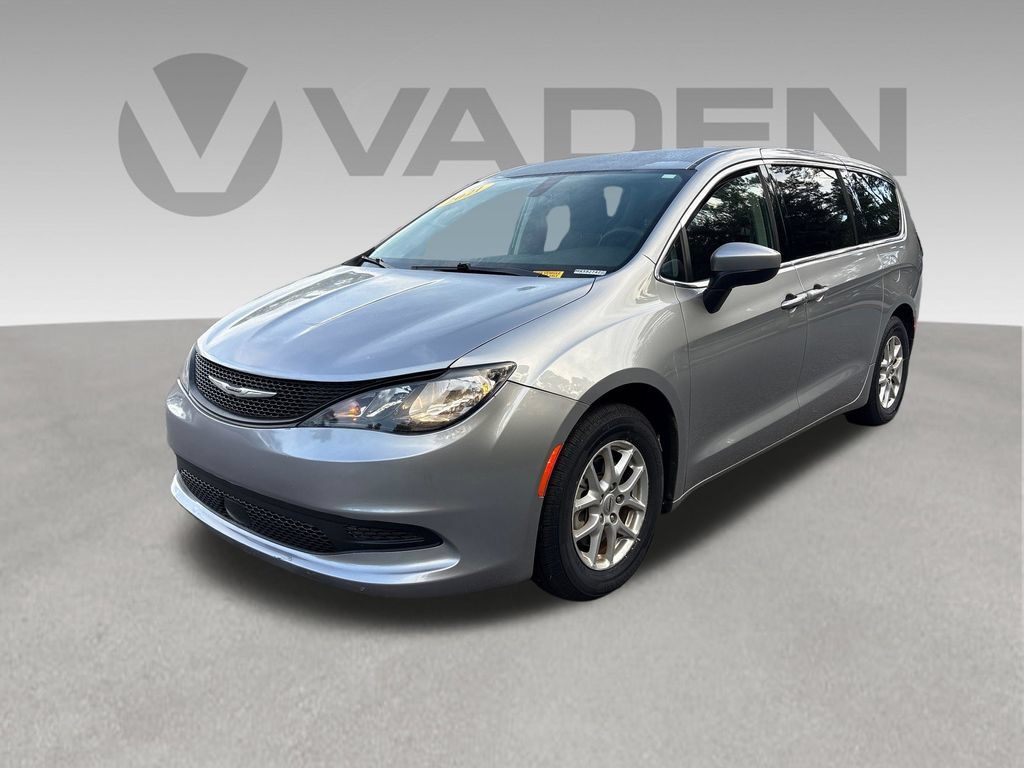 Used 2021 Chrysler Voyager LX FWD image 1