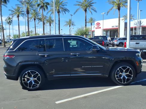 Used 2023 Jeep Grand Cherokee Summit image 3