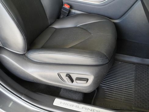 Used 2023 Toyota Highlander Limited image 31