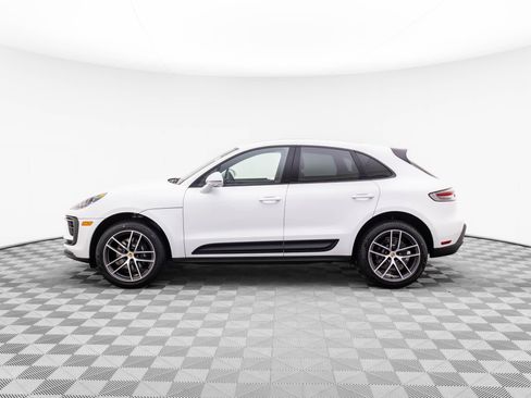 Certified 2025 Porsche Macan image 2