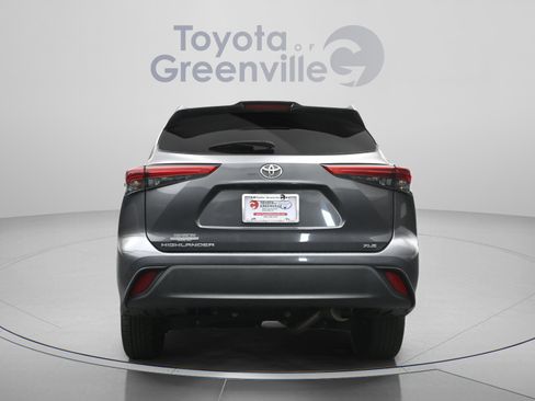 Used 2023 Toyota Highlander XLE FWD image 10