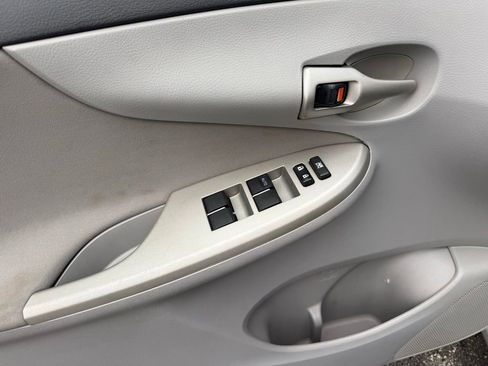 Used 2013 Toyota Corolla LE FWD image 17