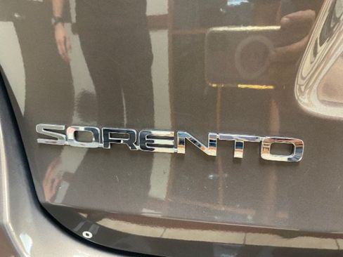 Used 2020 Kia Sorento S FWD image 24