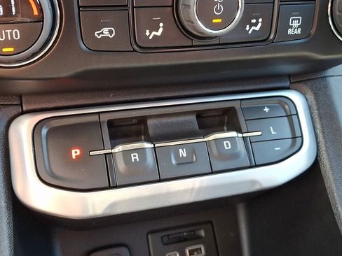 Certified 2023 GMC Acadia SLT w/ Technology Package AWD/4WD image 16