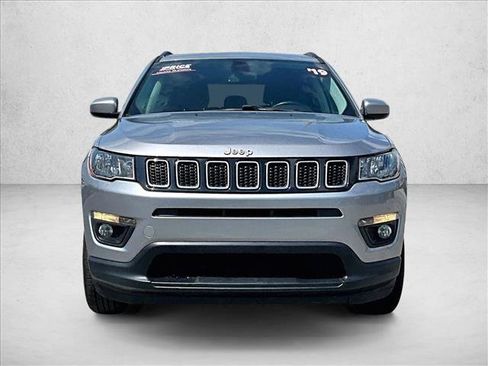 Used 2019 Jeep Compass Latitude w/ Popular Equipment Group AWD/4WD image 3