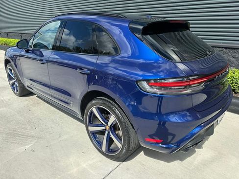 Certified 2024 Porsche Macan image 3