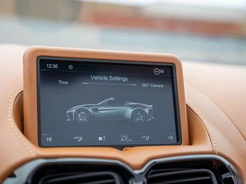 Used 2021 Aston Martin V8 Vantage Roadster image 25