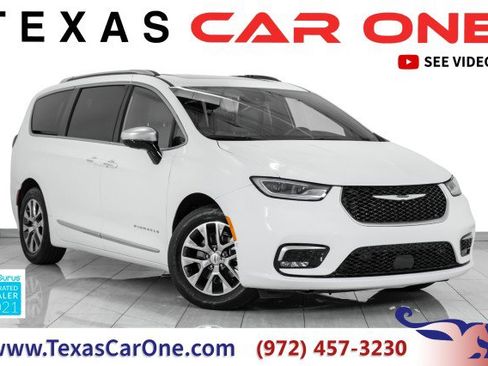 Used 2023 Chrysler Pacifica Pinnacle image 1