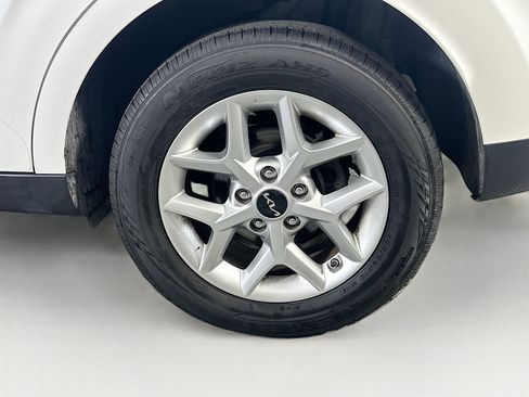 Used 2025 Kia Soul LX w/ LX Technology Package FWD image 11
