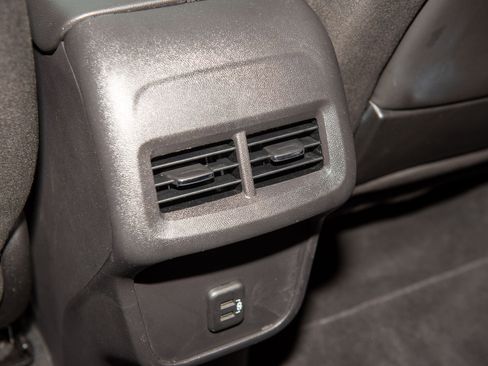 Used 2024 GMC Terrain SLE w/ Driver Convenience Package image 19