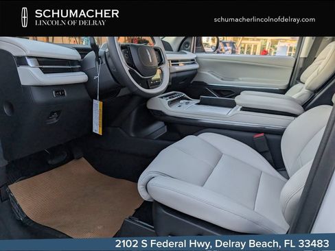 New 2026 Lincoln Navigator Premiere AWD/4WD image 12