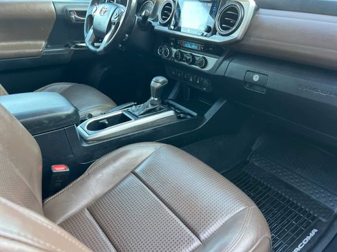 Used 2017 Toyota Tacoma Limited image 15