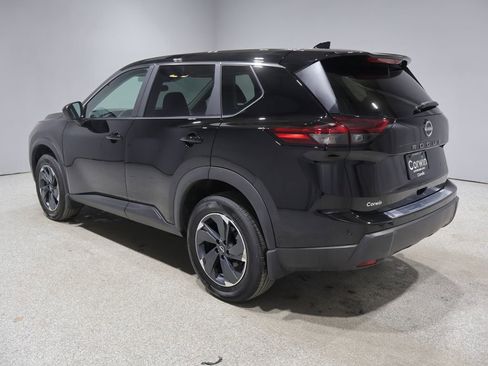 Used 2025 Nissan Rogue SV AWD/4WD image 4