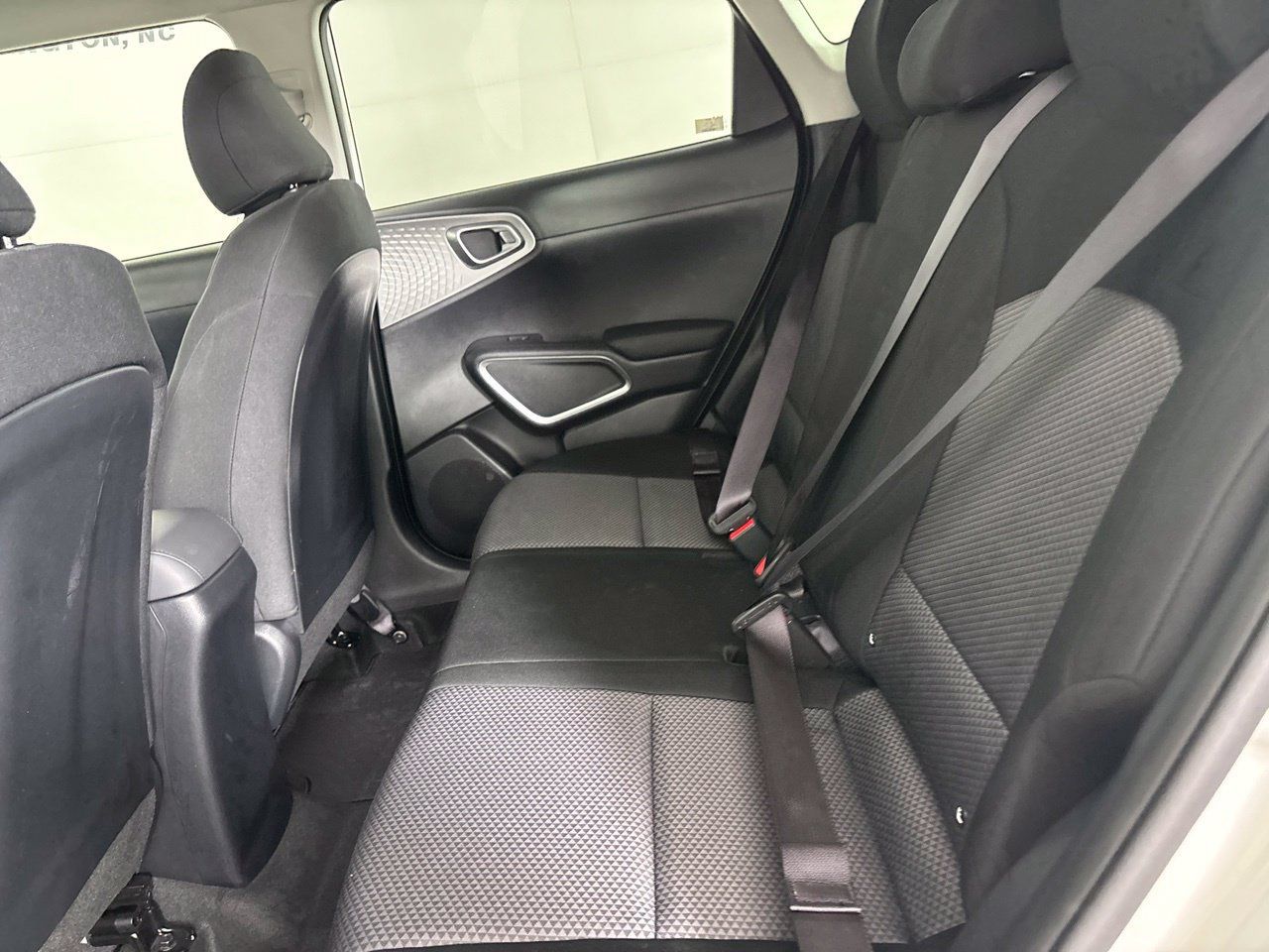 Used 2025 Kia Soul LX w/ LX Technology Package FWD image 22