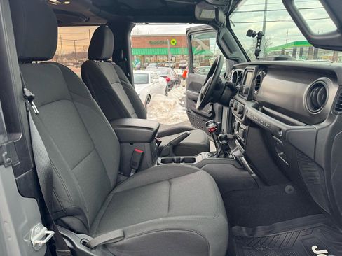 Used 2019 Jeep Wrangler Sport image 13
