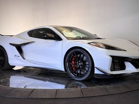Used 2024 Chevrolet Corvette Z06 w/ Z07 Performance Package RWD image 18