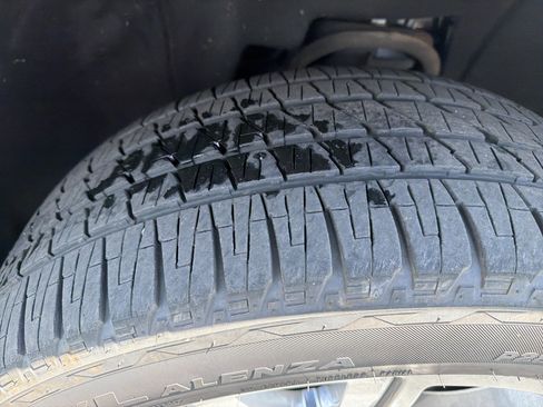 Used 2019 Chevrolet Tahoe LT w/ LT Signature Package image 12