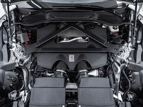 Used 2024 Aston Martin DB12 Coupe image 34