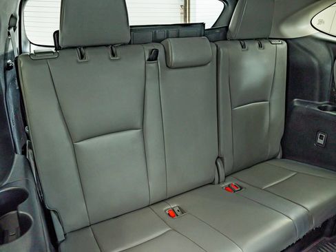 Used 2021 Toyota Highlander XLE AWD/4WD image 35