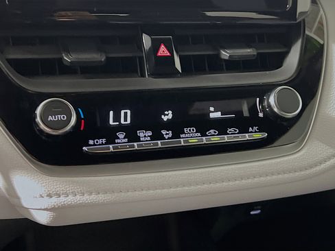 Used 2023 Toyota Corolla SE w/ SE Premium Package FWD image 26