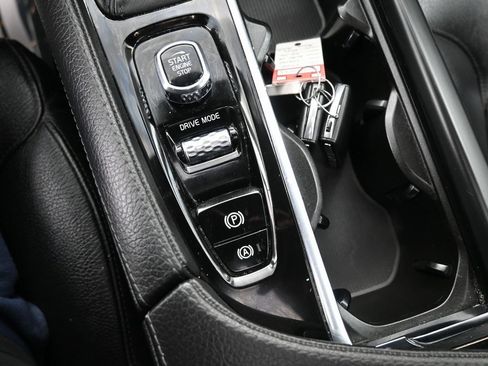 Used 2020 Volvo XC90 T5 Momentum image 16