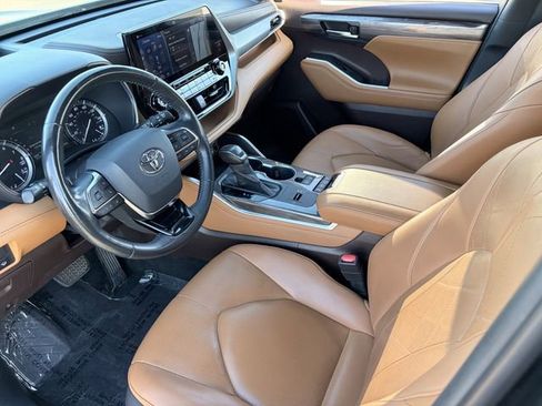Used 2020 Toyota Highlander Platinum FWD image 5
